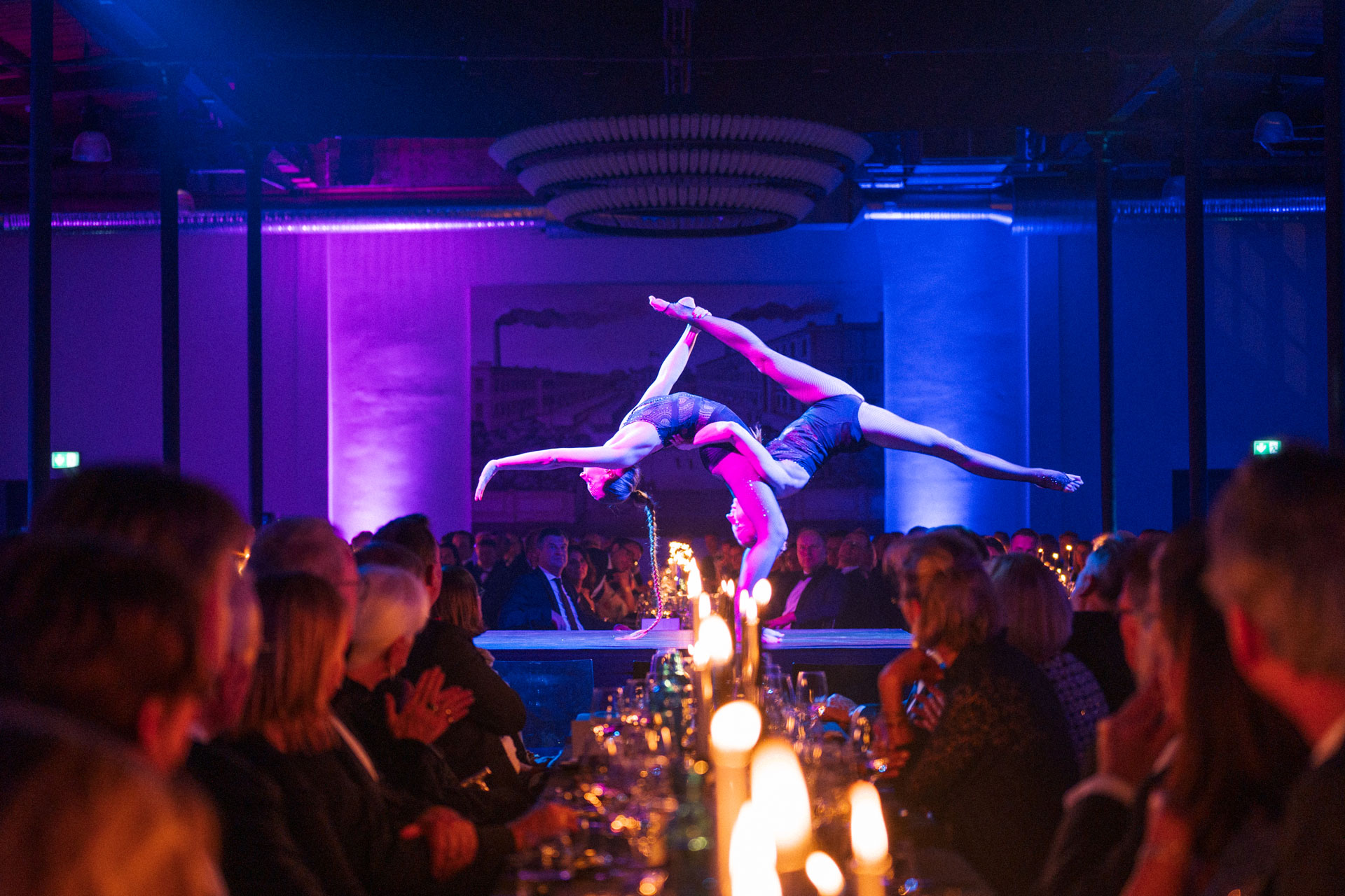 MonaLaura_09_11_2024_Berlin_Claudia_Simchen_Akrobatik2