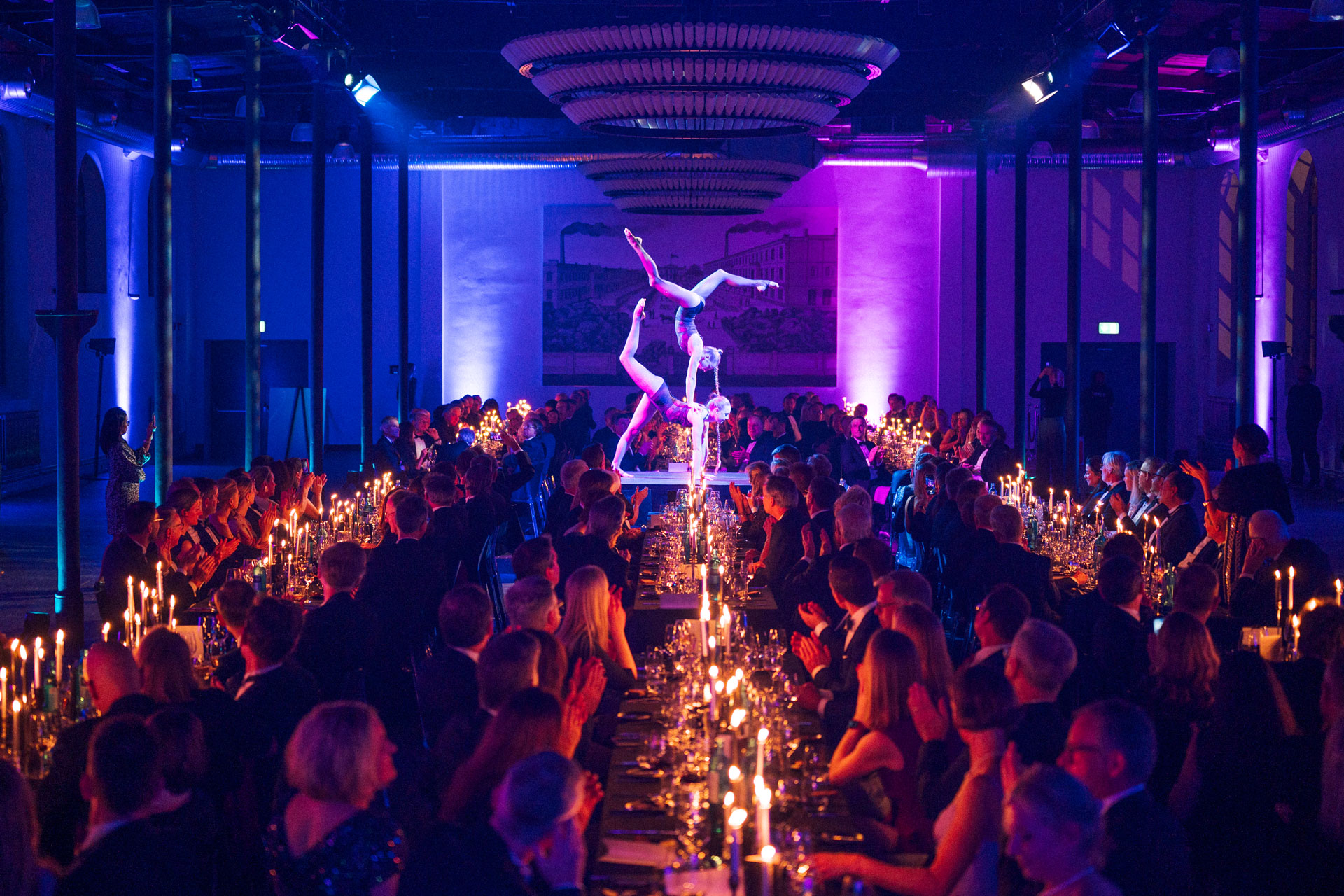 MonaLaura_09_11_2024_Berlin_Claudia_Simchen_Akrobatik3